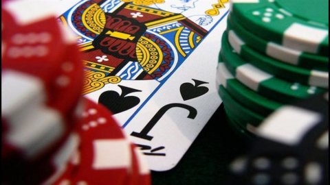 Playing-Online-Poker-and-Winning-Tips